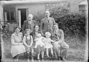 zwart-wit familie voor in het videoportret van het levensverhaal
